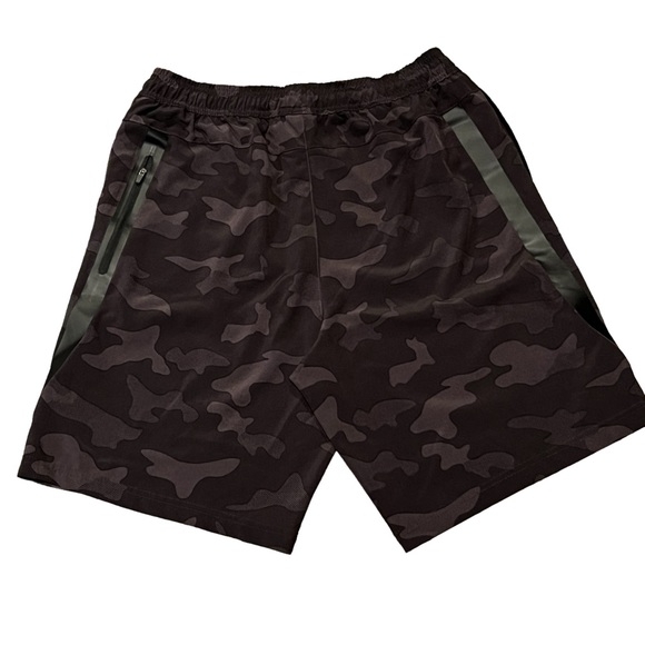 2 (X) IST Men’s Camo Shorts Soft Breathable Fabric Size Small See Measurements - Picture 5 of 12